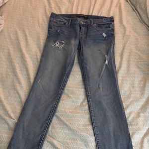 skinny destroyed jeans
